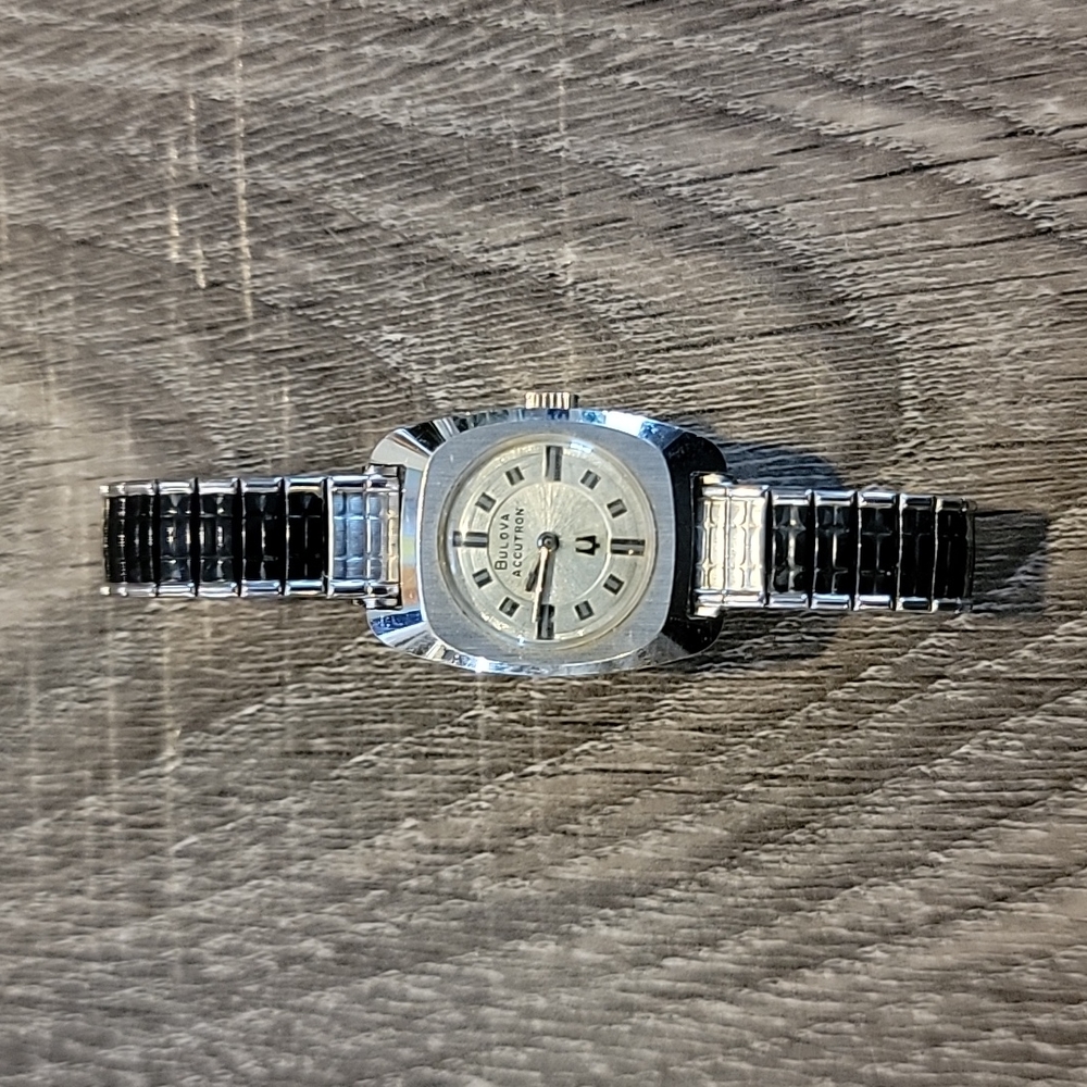 Vintage Ladies Bulova Accutron Watch